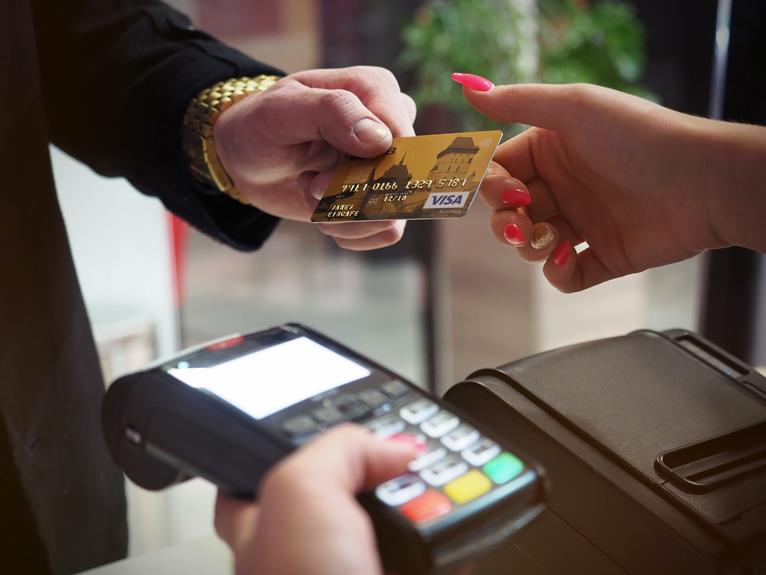 Top 3 Best Travel Credit Card for Avid Travelers